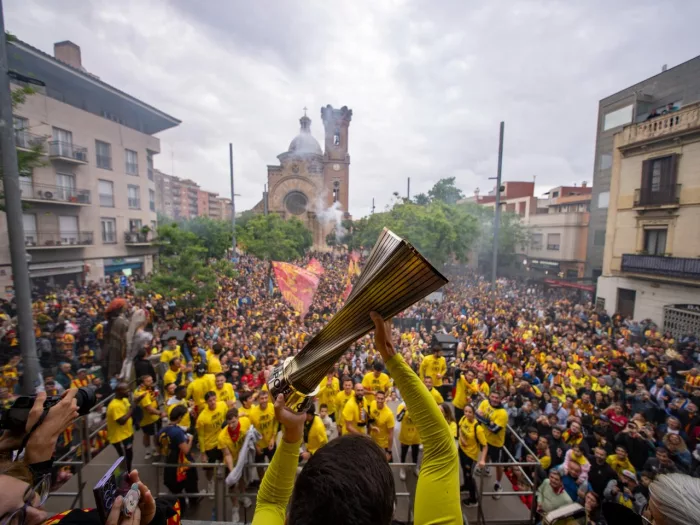 Celebració de l’ascens a Primera RFEF en una Plaça d’Orfila plena a vessar