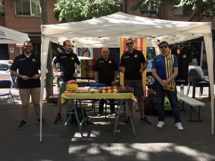 Aquesta setmana, carpes del Sant Andreu amb les dues samarretes i més productes de marxandatge