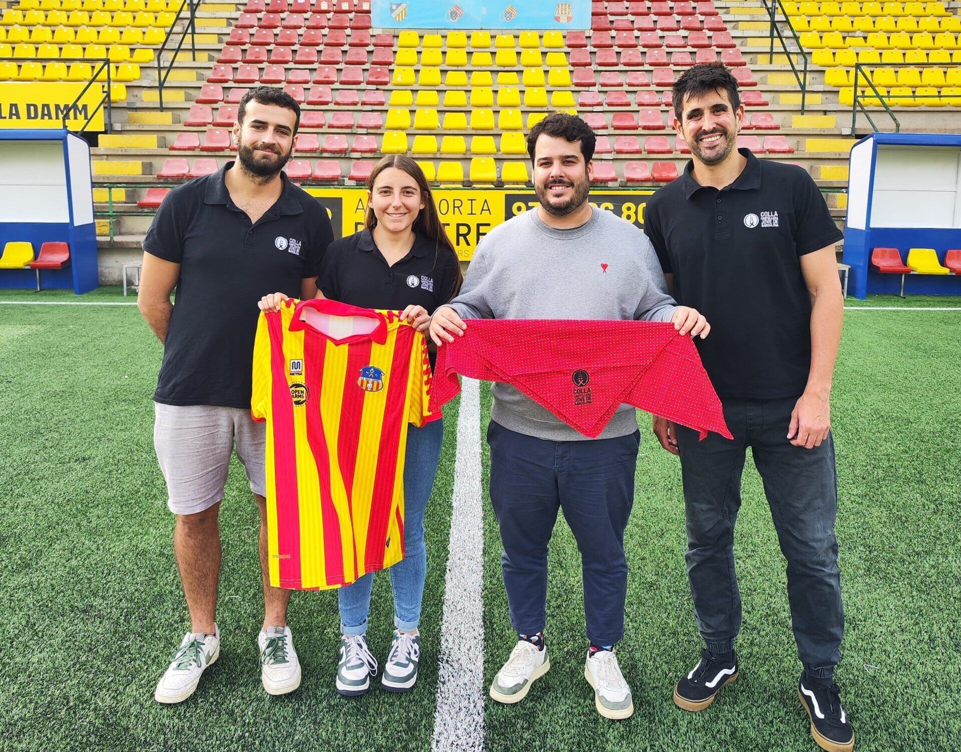 El Sant Andreu estreny el vincle amb la Colla Castellera Jove de Barcelona